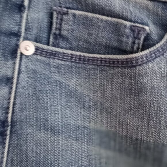 'Martha Stewart' Embroidered Cuffed Mid wash Denim Jeans Size 2 EUC - Picture 8 of 16